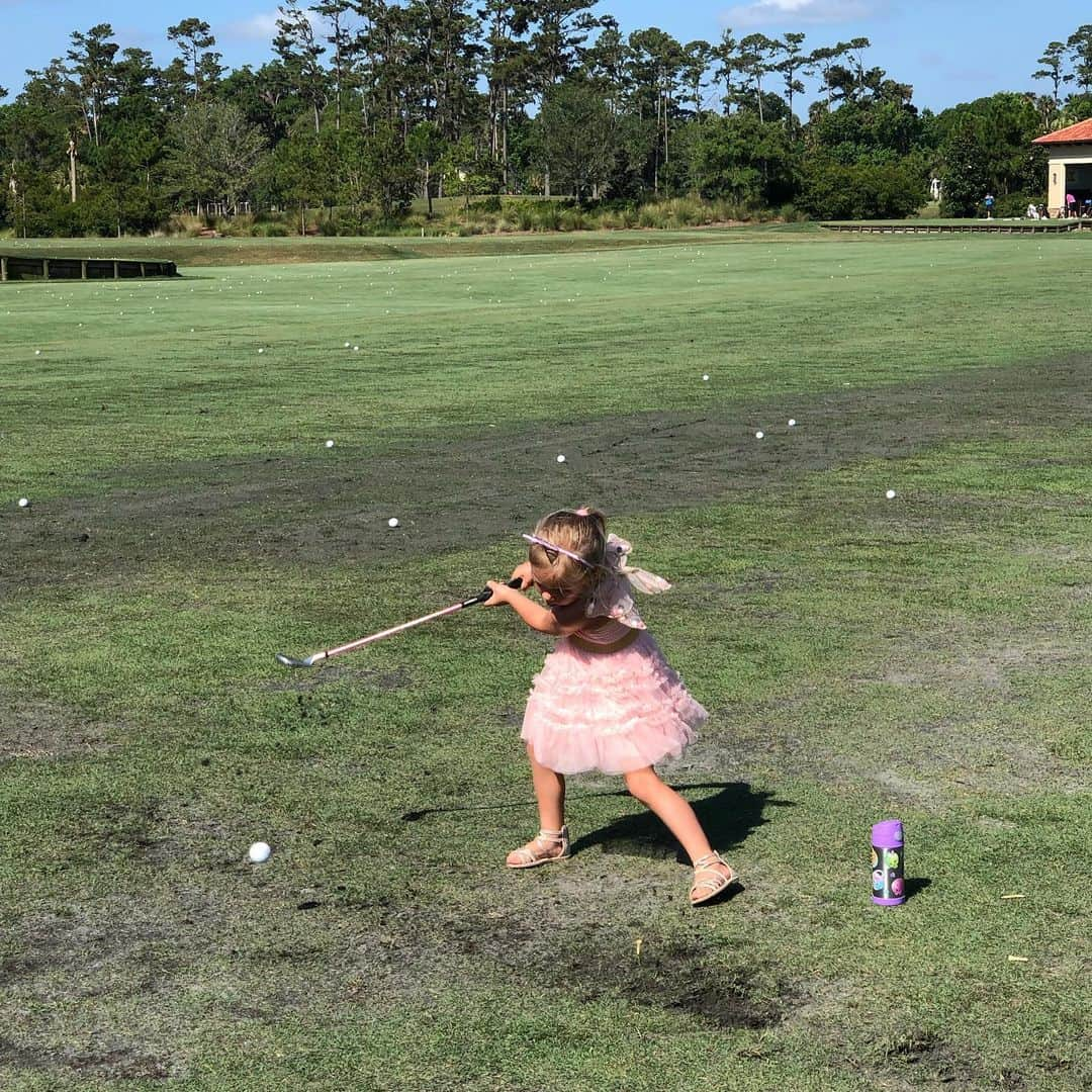 ビリー・ホースケルさんのインスタグラム写真 - (ビリー・ホースケルInstagram)「Great morning spending time with my girls as my wife, @thesobermodernmom, and her mom got fitted for new @PXG clubs. I tried my best to keep the two munchkins entertained with snacks, coloring, iPads, and hitting balls. I was about as successful at that as I was playing last week at Bethpage. Britt and her mom had a great fitting and are excited to officially join #PXGTroops. My wife still has some game. Especially seeing as she has only touched a club about 10 times over the last 2 years! #nobodymakesclubsthewaywedo #PERIOD @shoerollins @drbobparsons @reneelparsons @jfujigolf」5月21日 3時14分 - billyho_golf