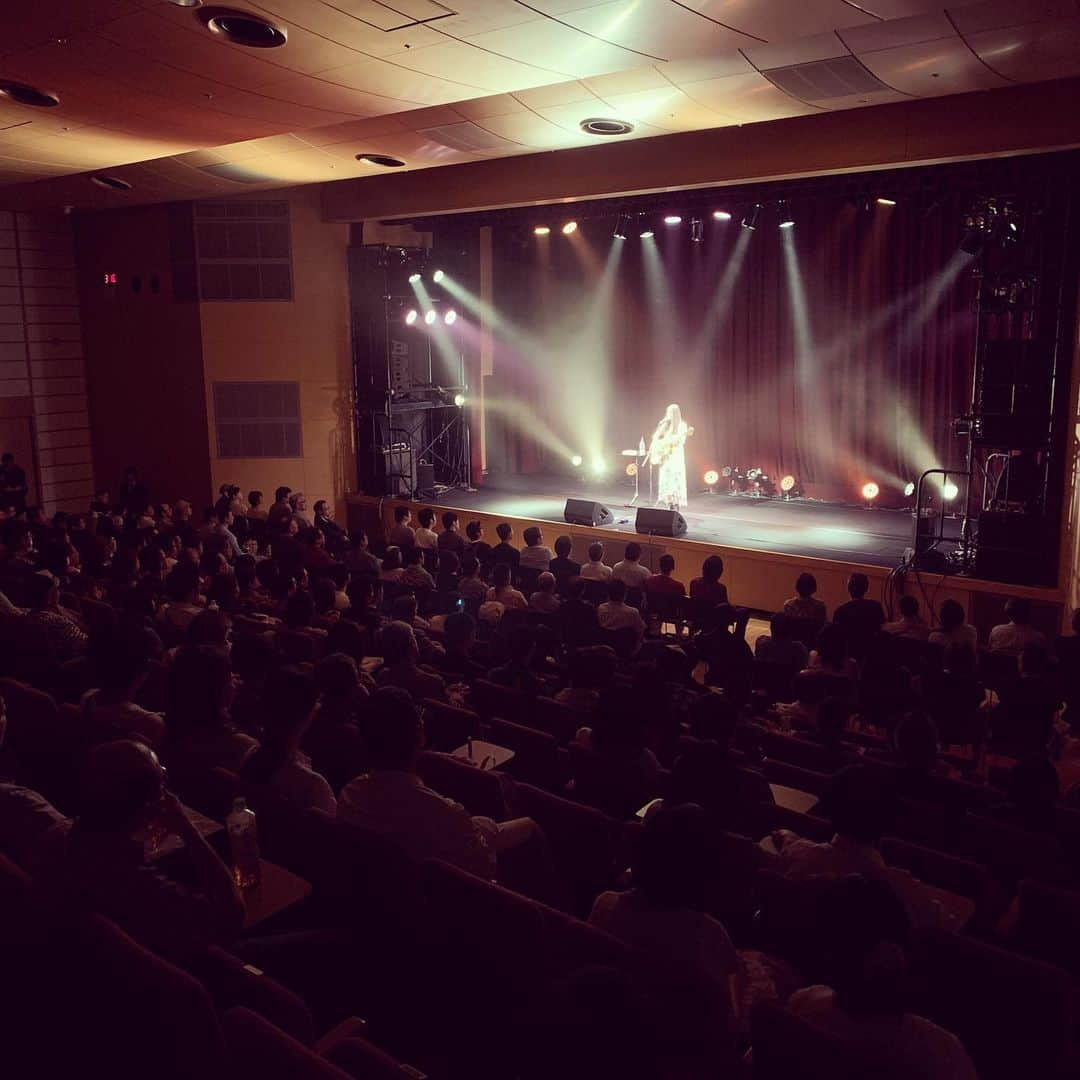 Ka-Naさんのインスタグラム写真 - (Ka-NaInstagram)「I had an amazing time in Japan as usual :D My shows, on the radios, ate great Japanese food, met people who I love... Everything was so wonderful!!! Thank you so much everybody :) I have my tour in August in Japan. So I’m going to come back to Japan this summer again!!! Yay :D  8/17 Tokyo 8/18 Nagoya 8/20 Osaka  Please come to my Japan tour :) I’m really looking forward to seeing you all this summer again!!! 楽しかった日本滞在もあっという間に終わって、USへ戻って来ましたー。 今回も最高やったー♪ また夏帰って来れるの嬉しいー(≧∀≦)/ ツアーぜひ遊びに来てね！ また夏みんなに会えるの楽しみにしています(/￣▽￣)/ #ka-na#kanauemura#japan#nagoya#tokyo#osaka#japanesefood#japantour#summer#seeyousoon」5月21日 3時15分 - kanajpop