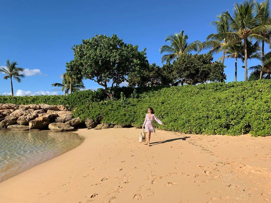 カミーラ・ベルさんのインスタグラム写真 - (カミーラ・ベルInstagram)「Cheguei na praia!! 🙌 Beach time !! #vacationmode #camillastravels #aloha」5月21日 3時23分 - camillabelle