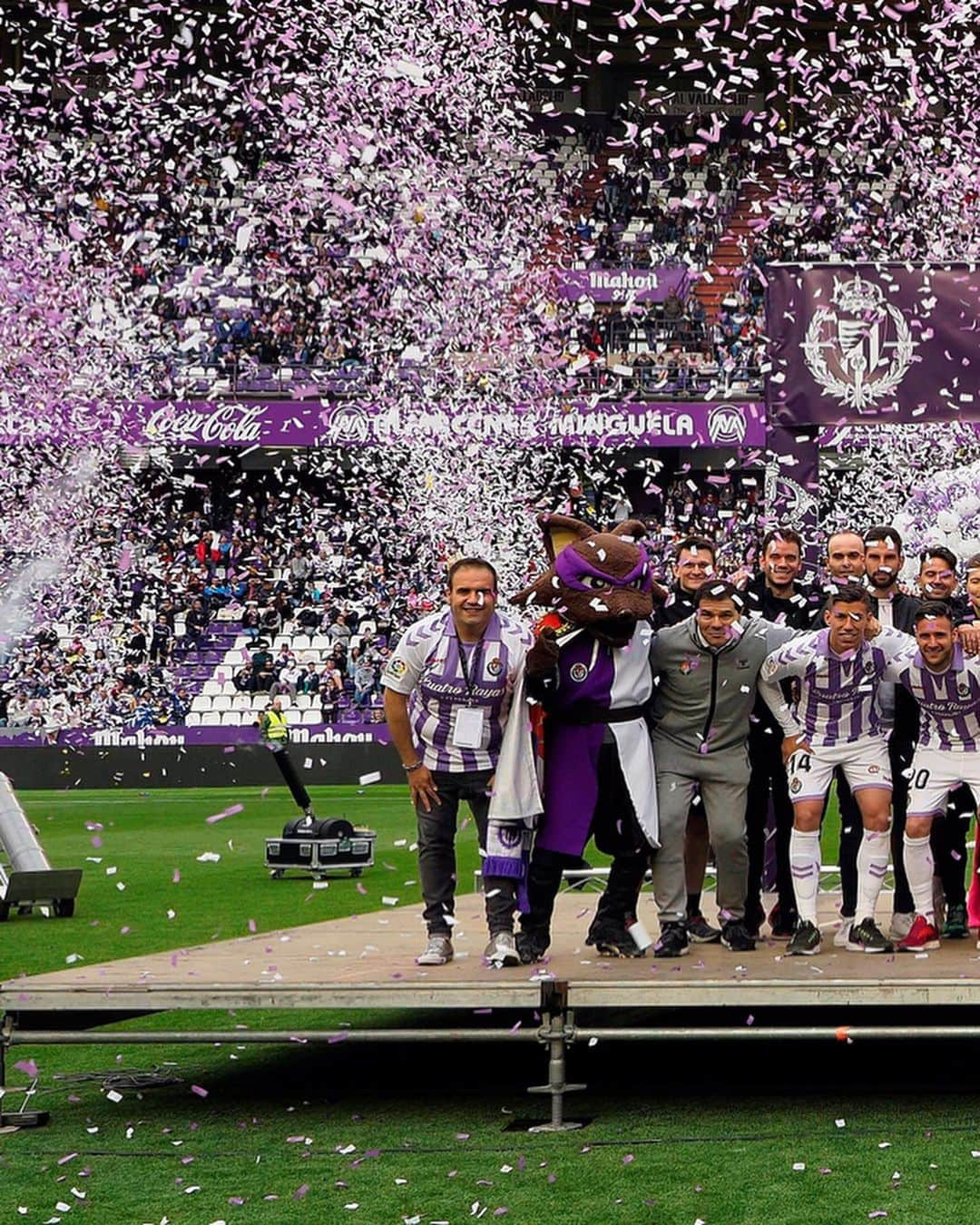 LFPさんのインスタグラム写真 - (LFPInstagram)「Staying in LaLiga Santander is well worth celebrating! 🎉 💜 @realvalladolid 💜 • #RealValladolid #LaLigaSantander #LaLiga #Ronaldo」5月21日 3時33分 - laliga