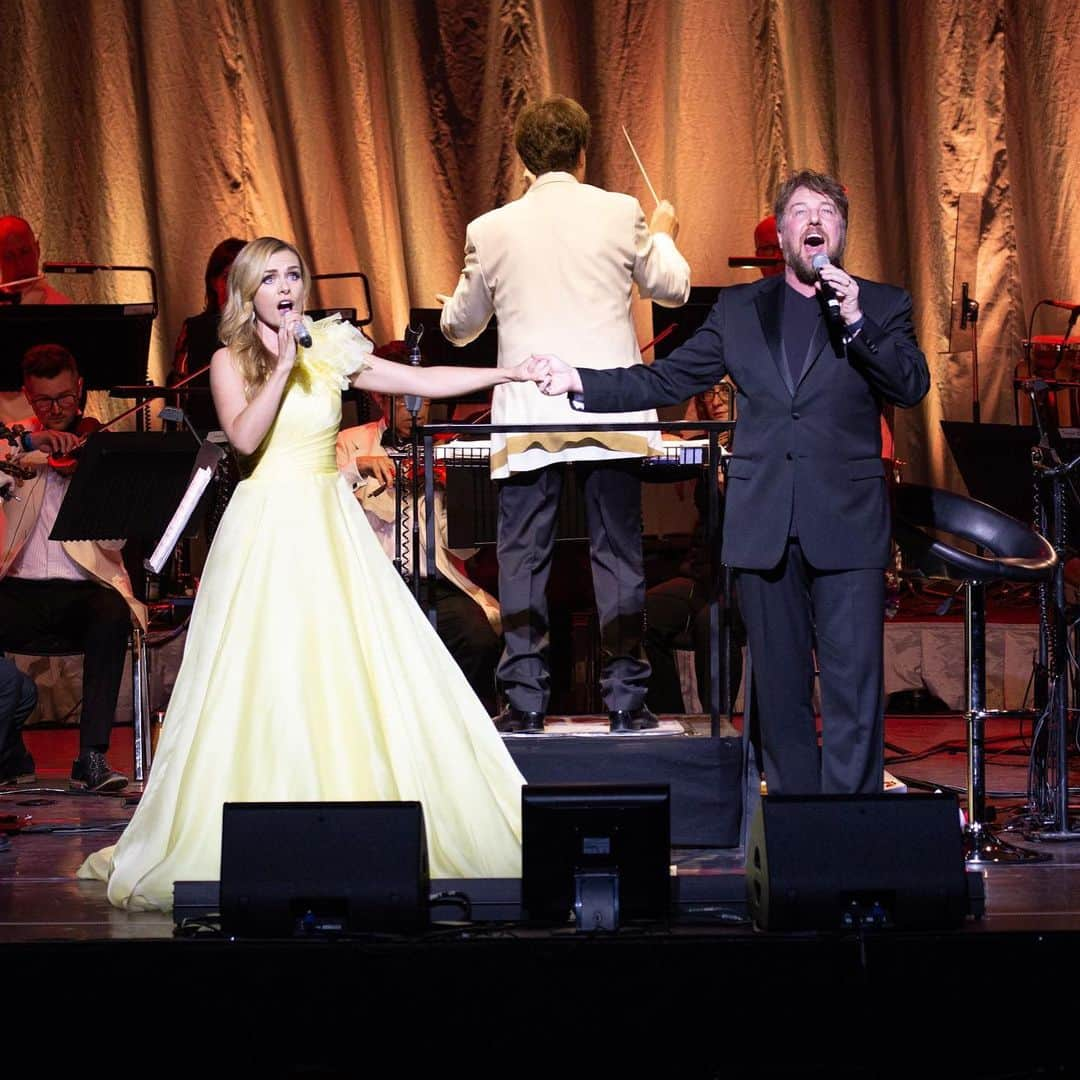 キャサリン・ジェンキンスさんのインスタグラム写真 - (キャサリン・ジェンキンスInstagram)「A selection of images from the @thelondonpalladium on Saturday evening. Another HUGE thank you for joining me, it was such a fantastic evening! Guildford tonight for the next show of the #guidinglighttour. Photo credit: @matt4p Matt Thorpe Photography 📸」5月21日 3時27分 - katherinejenkinsobe