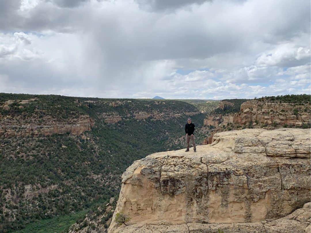 キミー・マイズナーさんのインスタグラム写真 - (キミー・マイズナーInstagram)「Mesa Verda ✅ (so incredible to see the petroglyphs and preserved cliff dwellings!) Epic drive through the mountains on our way to Ouray, Colorado ✅ . . . #nationalparks #hiking #honeymooning #mesaverde #ouraycolorado #roadtrip」5月21日 3時54分 - kmeiz12