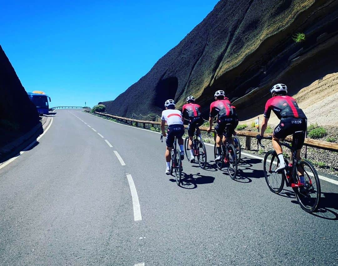 クリス・フルームさんのインスタグラム写真 - (クリス・フルームInstagram)「A beautiful day riding above the clouds ☀️🚴🏻‍♂️😁🌋」5月21日 4時08分 - chrisfroome