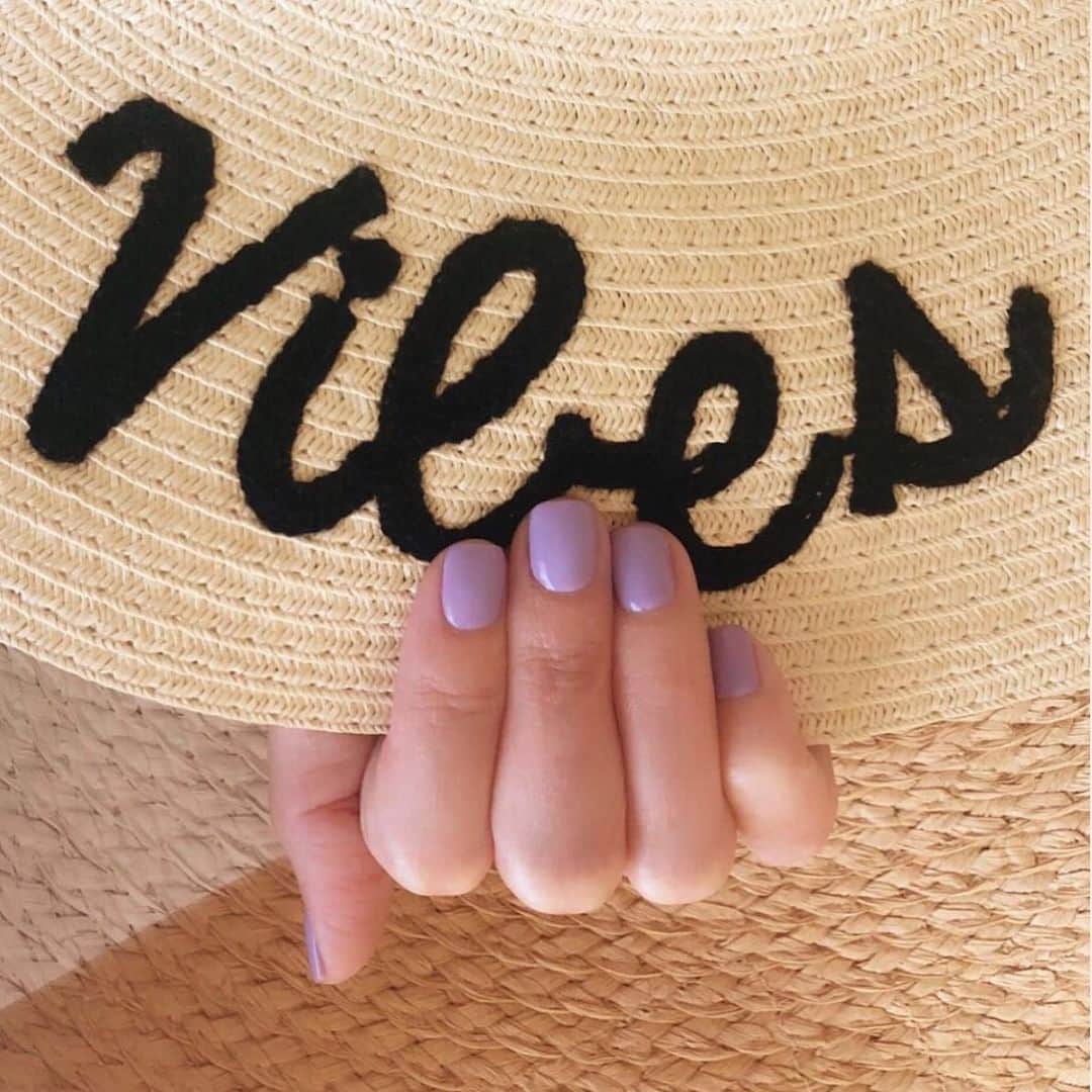 OPIさんのインスタグラム写真 - (OPIInstagram)「New week, new mani! Mani Monday is a vibe and you're owning it, @asimmsbeauty! @ColorIsTheAnswer #OPIObsessed #DontTootMyFlute #ManiMonday #vibes #purple #purplenails #lavender #notd」5月21日 4時02分 - opi