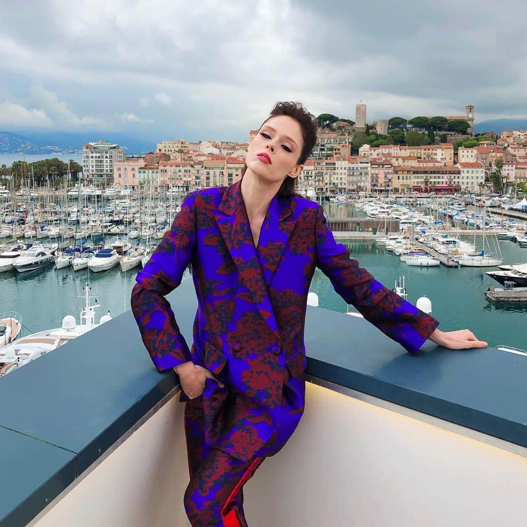 ココ・ロシャさんのインスタグラム写真 - (ココ・ロシャInstagram)「Jet lag, but make it fashion. #cannes2019」5月21日 4時03分 - cocorocha