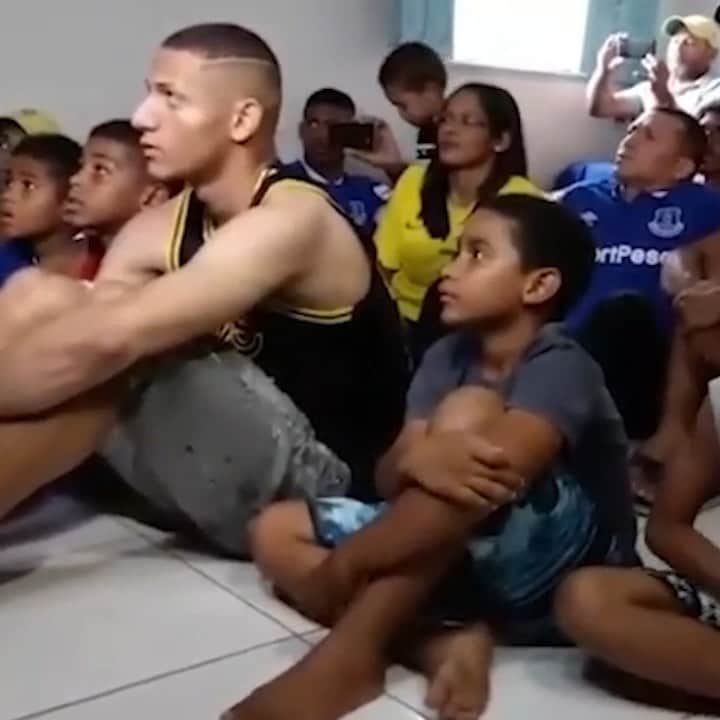 ロナウドのインスタグラム：「Impossível não se emocionar com essas imagens. Ser convocado para a Seleção é sempre uma sensação única. Um orgulho diferente de qualquer outro. Esse sentimento não pode acabar nunca! Parabéns, @richarlison, você merece muito!」