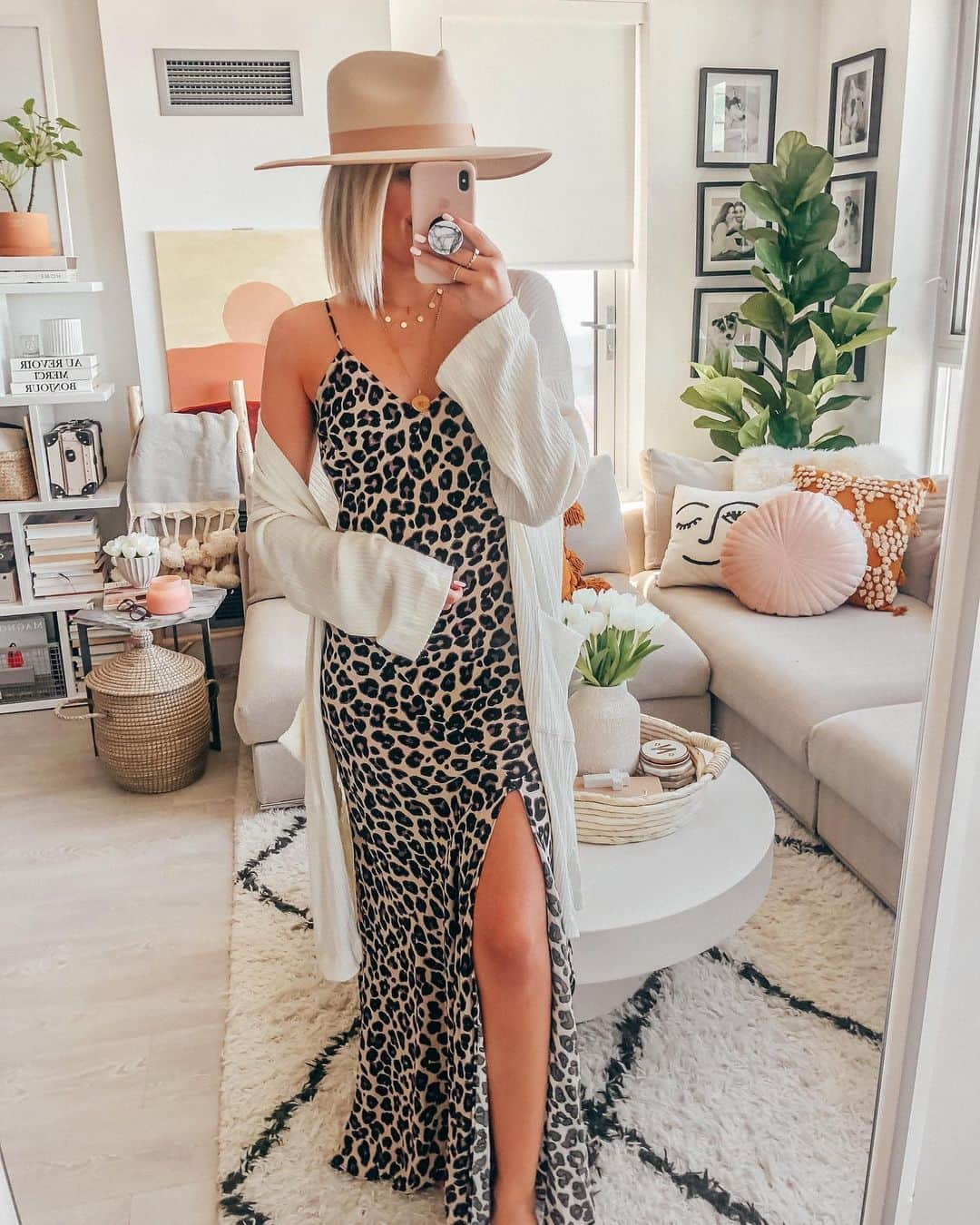 Stephanie Sterjovskiさんのインスタグラム写真 - (Stephanie SterjovskiInstagram)「Boho vibes 🌙✨ Tag a leopard loving sister below! 🐆 This dress and anything else on @vicidolls that catches your eye 👀 are 20% off with my code: STEPHS20 #vicidolls #vicicollab #maxidresses #leoparddress #bohodress」5月21日 4時13分 - stephsjolly