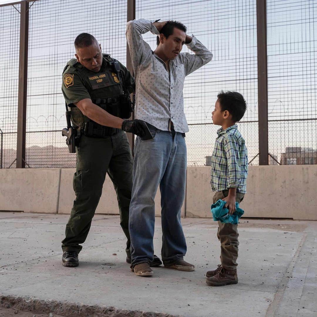 TIME Magazineさんのインスタグラム写真 - (TIME MagazineInstagram)「José, 27, is searched by a U.S. Customs and Border Patrol agent, Frank Pino, as his son José Daniel, 6, watches in El Paso, #Texas, on May 16. The pair, seen embracing in the second picture, spent a month trekking from #Guatemala across Mexico to reach America's southern border. Pino, a public information officer, said Border Patrol resources and personnel are stretched. The agency has faced mounting scrutiny in recent months regarding its care of children who are apprehended at the border. On May 20, @apnews reports, U.S. officials announced that a Guatemalan teenager died at a Border Patrol station in South Texas, marking the fifth death of a #migrant child since December. Read more at the link in bio. Photographs by @paulratje—@afpphoto/@gettyimages」5月21日 4時14分 - time