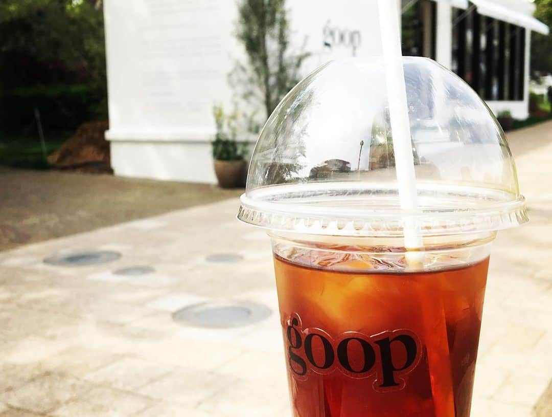 日下裕江さんのインスタグラム写真 - (日下裕江Instagram)「goop cafe  ハリウッド女優のグウィネス・パルトローが立ち上げたライフスタイルブランド〈goop（グープ）〉が日本初上陸！！！✨ 5月26日（日）までの期間限定で、東京ミッドタウンに〈goop TOKYO pop-up ＆ café〉をオープン❣️ 心を豊かにし健康をはぐくむためのフード＆ドリンクメニューたちがラインナップ。 メニューは全て乳製品不使用、ヴィーガン、グルテンフリーのとっても体に優しいメニューばかり！ コスメ、トートバックやポーチなどを販売するショップはどれもおしゃれで可愛い💕  今回、期間限定で世界初オープン❣️ 自然いっぱいの緑に囲まれた、開放感たっぷりの飲食スペース🌿 時間がゆったり流れてて、 まったり寛げるよ💖  #goop #gooppopupstore #organic #vegan #glutenfree #midtowntokyo #オーガニック #グルテンフリー #ビーガン #ミッドタウン六本木」5月21日 4時21分 - hiroe___h