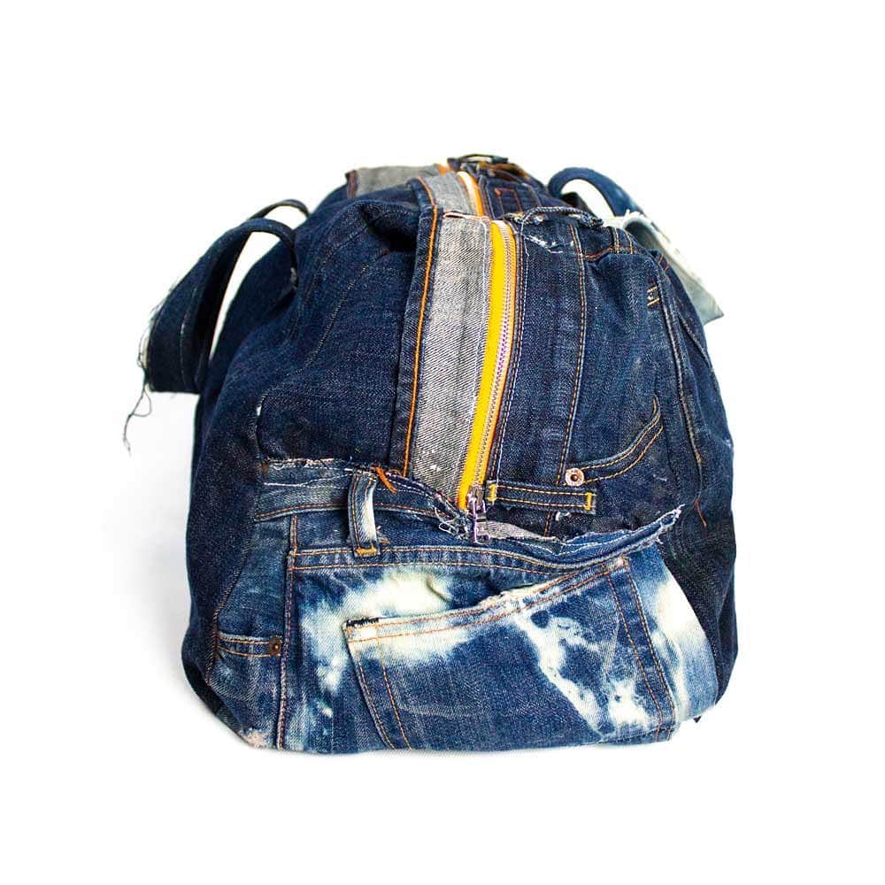 ジーンショップさんのインスタグラム写真 - (ジーンショップInstagram)「Patchwork Denim Duffle Bag— What better to do with old jeans that can no longer be worn or repaired?! Handmade in NYC by our friend and skilled artisan @davranov out of deadstock Jean Shop jeans. #reducereuserecycle #jeanshop #selvedgedenim #denimheads #jeanshopnyc #selvedge #indigo #denimduffle #patchworkdenim」5月21日 4時25分 - jeanshop