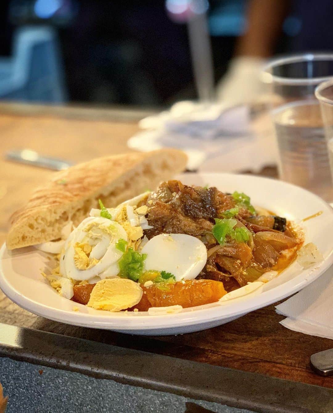 DOMINIQUE ANSEL BAKERYさんのインスタグラム写真 - (DOMINIQUE ANSEL BAKERYInstagram)「That whole head of cauliflower, fire roasted tender. And the softest fresh pita dipped into an eggplant ratatouille. 👌」5月21日 4時27分 - dominiqueansel