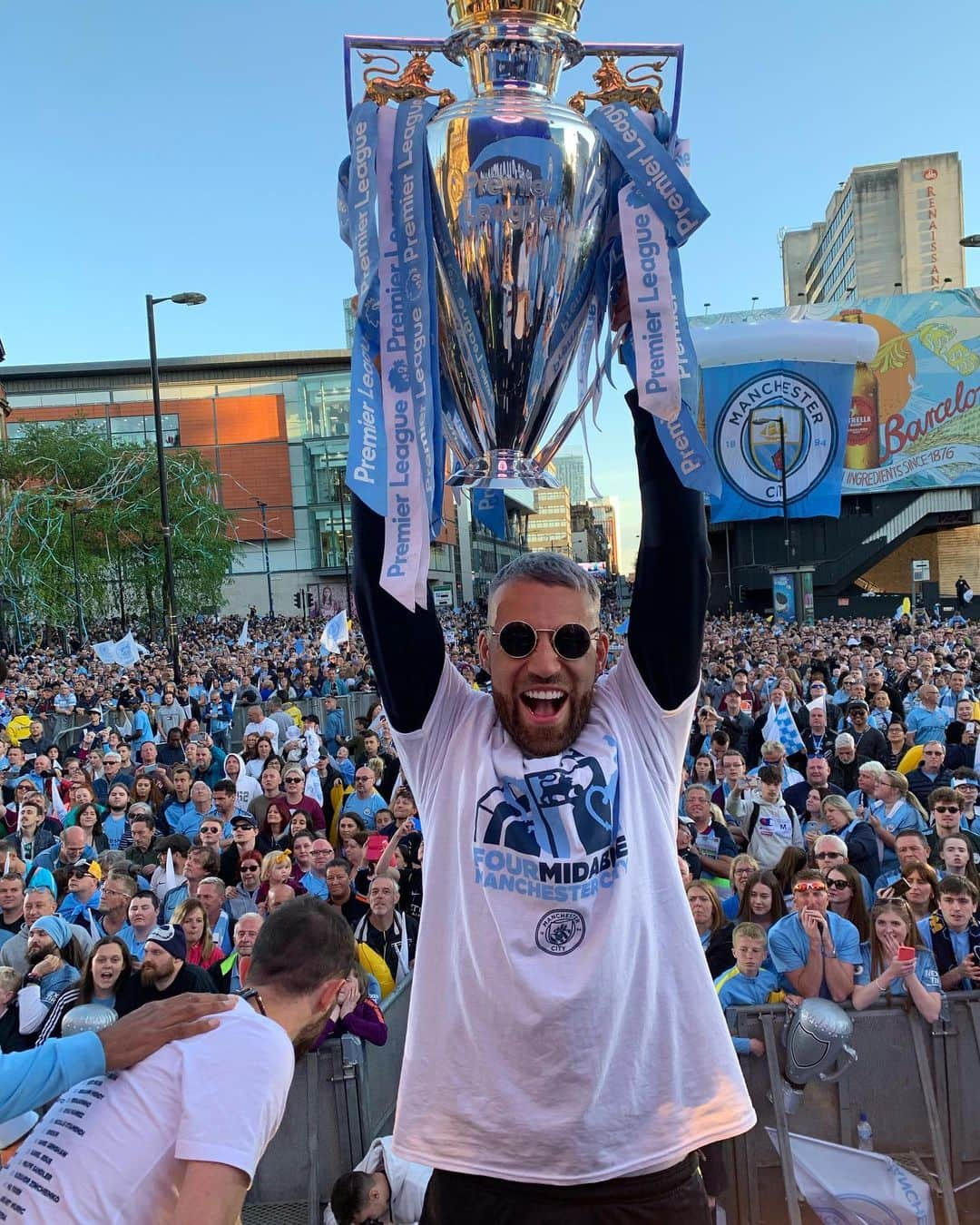 ニコラス・オタメンディさんのインスタグラム写真 - (ニコラス・オタメンディInstagram)「🏆 atr #manchestercity 🤪 #premierleague」5月21日 4時29分 - nicolasotamendi30