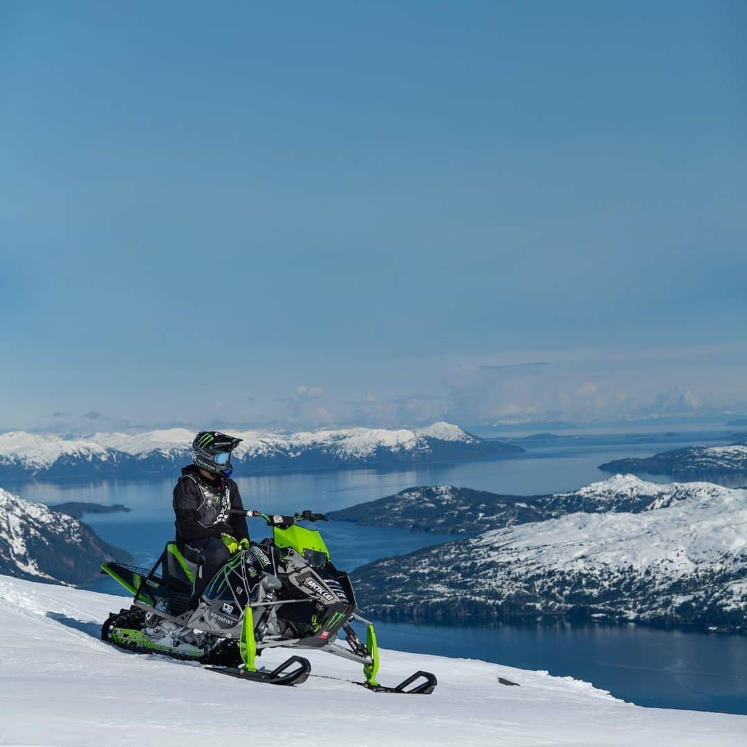 モンスターエナジーさんのインスタグラム写真 - (モンスターエナジーInstagram)「Talk about an office with a view… ⠀⠀⠀⠀⠀⠀⠀⠀⠀ @cdsix knows how to set the bar on a Monday🙌🏻 ⠀⠀⠀⠀⠀⠀⠀⠀⠀ #MonsterEnergy #Snowmobile #OfficeView #Workspace」5月21日 4時33分 - monsterenergy