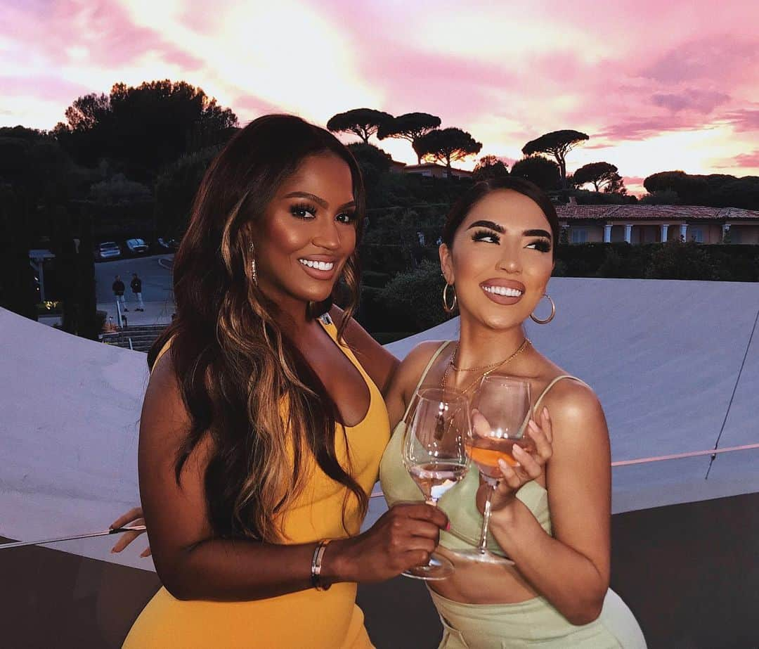 iluvsarahiiさんのインスタグラム写真 - (iluvsarahiiInstagram)「Partners in Wine @makeupshayla 🌹Cheers to life, health, happiness and a fabulous time with @lauramercier #merciermoments」5月21日 4時52分 - iluvsarahii