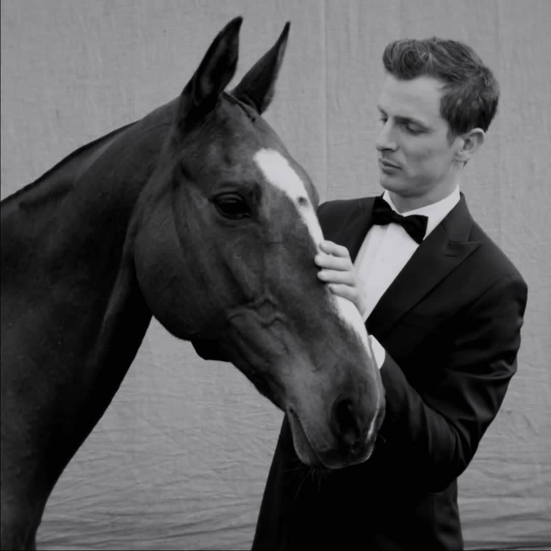 ハケットのインスタグラム：「Hackett London are proud to commemorate 150 years of polo with the first ever retrospective exhibition of the sport.  Open to public viewing this Thursday 23rd May at Christie's Auction House, London.  Film by @uliweber  #HackettxPolo150 @BritishArmyPolo」