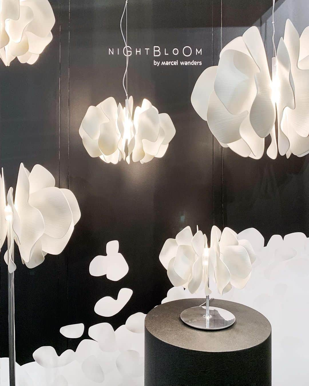 Design Milkさんのインスタグラム写真 - (Design MilkInstagram)「We’re obsessed with these Night Bloom #fixtures by @marcelwanders for @lladro. \\\ Catch more of our #NYCxDESIGN coverage on our IG Stories!」5月21日 4時56分 - designmilk