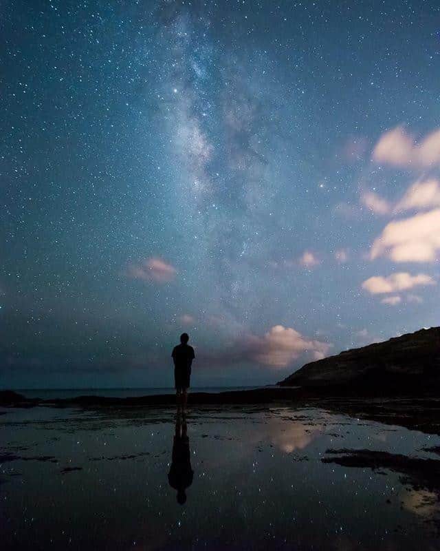 ハワイアン航空さんのインスタグラム写真 - (ハワイアン航空Instagram)「Certain spots in Hawai‘i offer amazing views of the night sky. Take a road trip to less populated cities and test out your astrophotography 😍🌌. 📷 @g.liciouspics ⠀⠀⠀⠀⠀⠀⠀⠀⠀ . . . #ExploreHawaii #GlimpseofHawaii #NakedHawaii #HawaiiUnchained #AlohaOutdoors #LetHawaiiHappen #Hawaii #Astrophotography」5月21日 5時00分 - hawaiianairlines