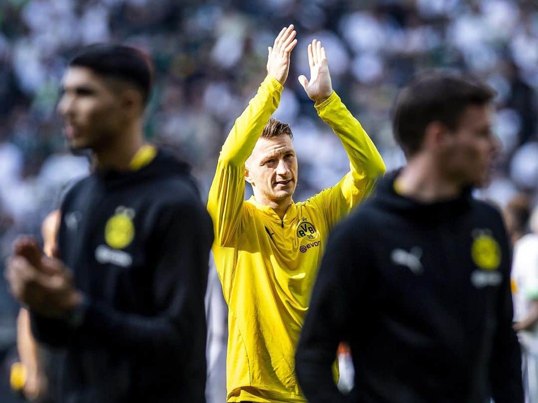 マルコ・ロイスのインスタグラム：「Hey BVB Fans :) Vielen Dank für die unglaubliche Unterstützung in diesem Jahr... mal wieder!  Dank euch haben wir viele tolle Momente erlebt! Leider konnten wir am Ende nicht das hochstemmen, wovon wir dieses Jahr alle geträumt haben. ABER wir werden nächstes Jahr wiederkommen und noch härter daran arbeiten!  Ich wünsche euch eine schöne Sommerzeit ✌️」