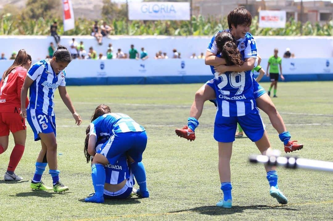 山本摩也さんのインスタグラム写真 - (山本摩也Instagram)「. ✅✅✅OBJETIVO 🔜LA LIGA IBERDROLA  Gracias a todos!  Muy orgullosa de MI EQUIPAZO!! Forza Dépor🔵⚪️ @rcdeportivo  @ligaiberdrola  スペインリーグ1部昇格決めました! 怪我しても信じてやり続ければ何とかなるし、こうして結果も得られるって実感した今シーズン。 ひとまずゆっくり休みたい。笑」5月21日 5時08分 - maya02051993