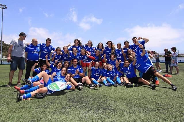 山本摩也のインスタグラム：「. ✅✅✅OBJETIVO 🔜LA LIGA IBERDROLA  Gracias a todos!  Muy orgullosa de MI EQUIPAZO!! Forza Dépor🔵⚪️ @rcdeportivo  @ligaiberdrola  スペインリーグ1部昇格決めました! 怪我しても信じてやり続ければ何とかなるし、こうして結果も得られるって実感した今シーズン。 ひとまずゆっくり休みたい。笑」