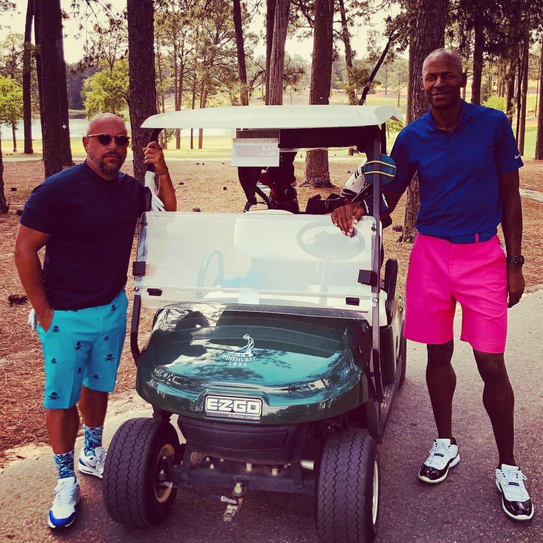 レイ・アレンのインスタグラム：「With @thewerth on #pinehurstno2 #jaysonmyfeetgetlikeme」