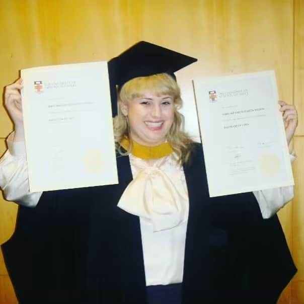 レベル・ウィルソンさんのインスタグラム写真 - (レベル・ウィルソンInstagram)「Ten years ago I graduated from UNSW (the University of New South Wales) with TWO degrees - BA LLB (Arts & Law) and I couldn’t be prouder to today win the Chancellor’s Award for Exceptional Alumni Achievement! Since graduating, I moved to Hollywood and have been in over 14 movies, had my own US Network television show, sang at the Hollywood Bowl, performed on the West End, created a number of companies, won a landmark Australian court case, have my own clothing line and done many deals all over the world! Education really is the key to unlocking opportunities! So study hard kids!! Back when I started college, I couldn’t even afford all of my law textbooks and would have to read from the library copies. I’m so proud to have come this far!」5月21日 5時12分 - rebelwilson