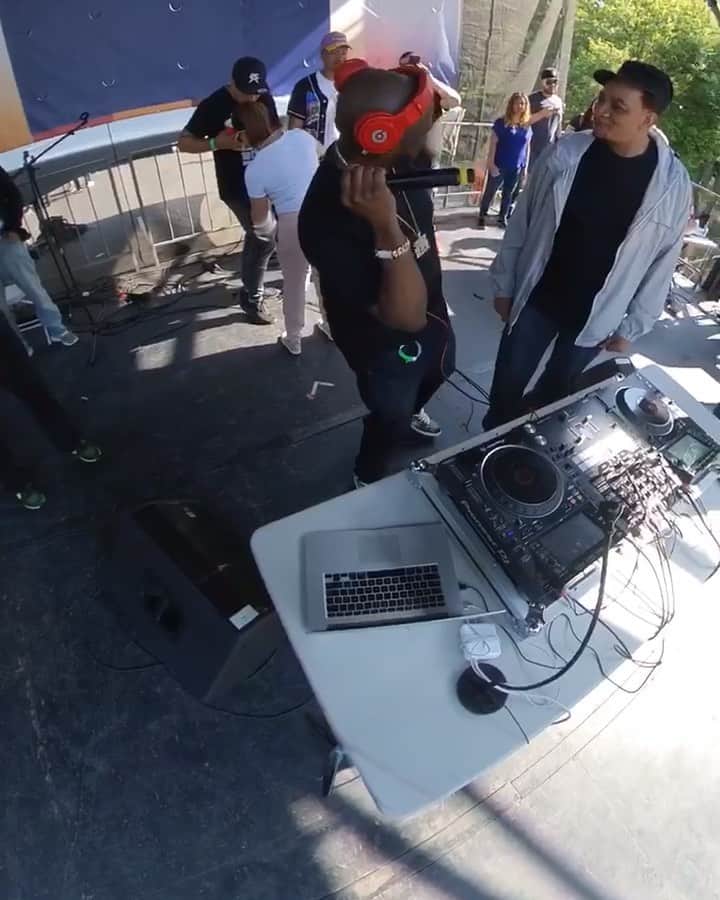 ファンクマスター・フレックスのインスタグラム：「@funkflex x @kooldjredalert we do this for a living! Bronx Day! @litdigitaldjs 360 via: @blaksmif !!!! @joejaxson x @joeconzo x @hr x @feverrecords in the cut! (Cdjs on deck 🤷🏿‍♂️)」