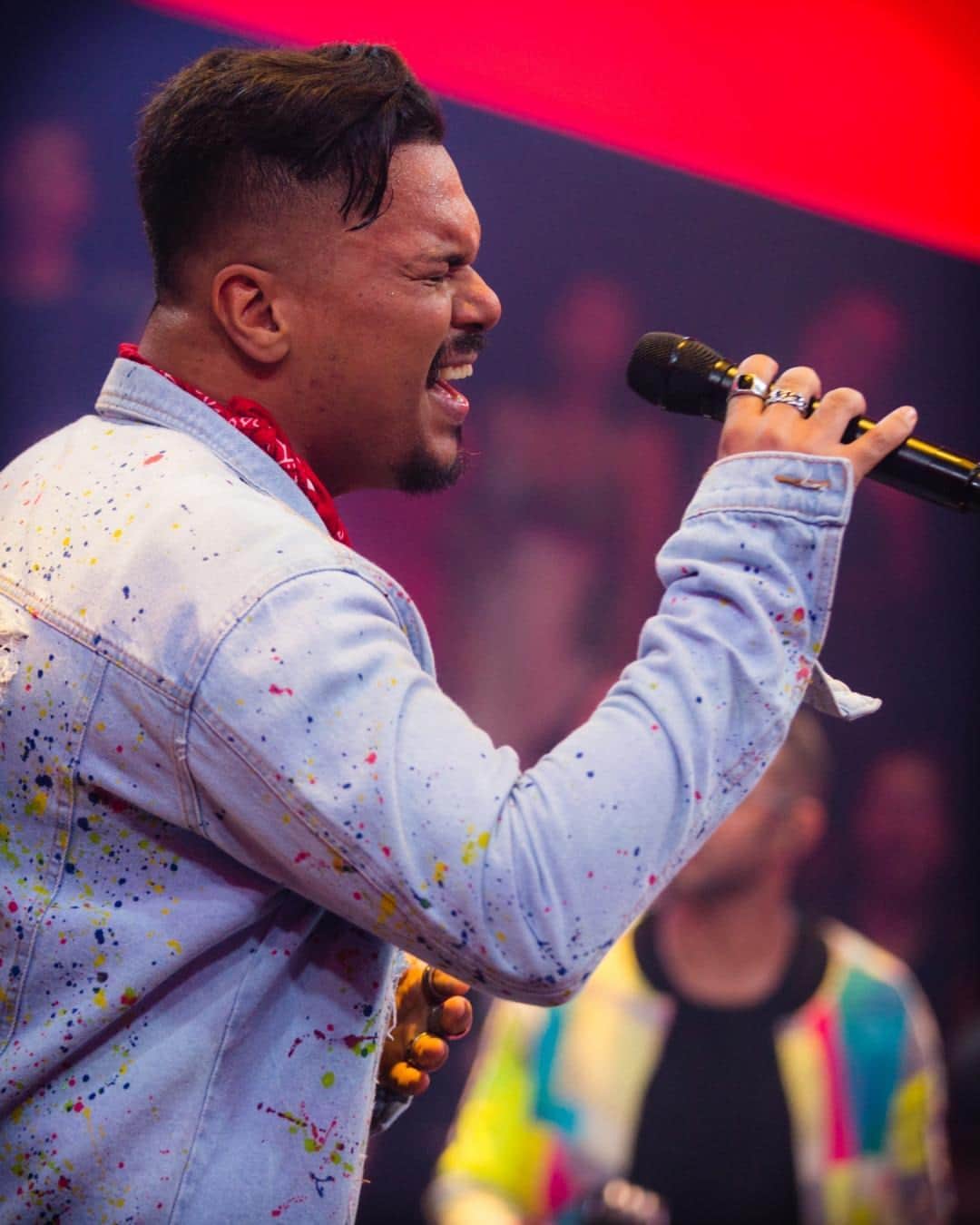 Sorriso Marotoのインスタグラム：「Quem já assistiu o clipe de #Ruínas? São mais de 6 milhões de visualizações no Youtube! 😃 #SorrisoMarotoAoCuboAoVivoEmCores」