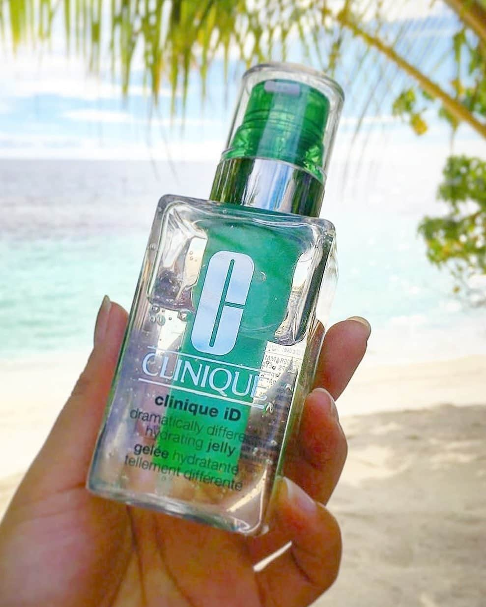 クリニークさんのインスタグラム写真 - (クリニークInstagram)「When vacation goals = skin care goals 💚  #CliniqueiD combination featured: #DramaticallyDifferent Hydrating Jelly with the Irritation cartridge 📸: @annabelle_briatte #Clinique #CliniqueiD #parabenfree #fragrancefree #happyskin」5月21日 6時02分 - clinique