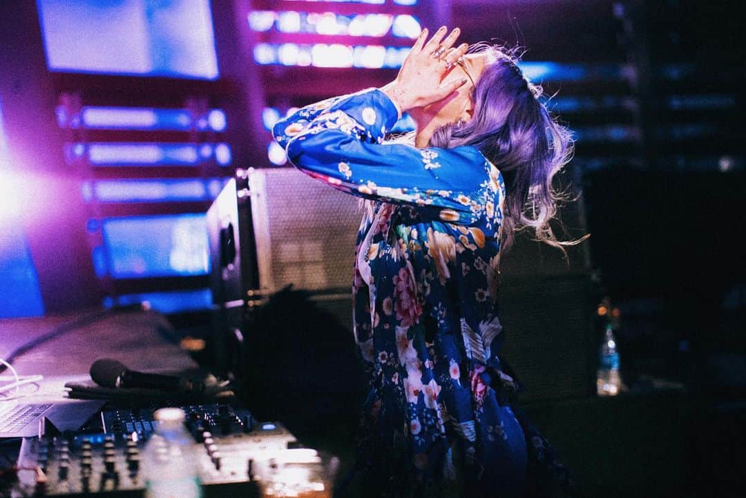 TOKiMONSTAさんのインスタグラム写真 - (TOKiMONSTAInstagram)「Feeling insanely blessed to have played such an epic set at @edc_lasvegas.  Thank you all who came and vibed so hard w me 💕 📸 @montanaisnotreal」5月21日 6時08分 - tokimonsta