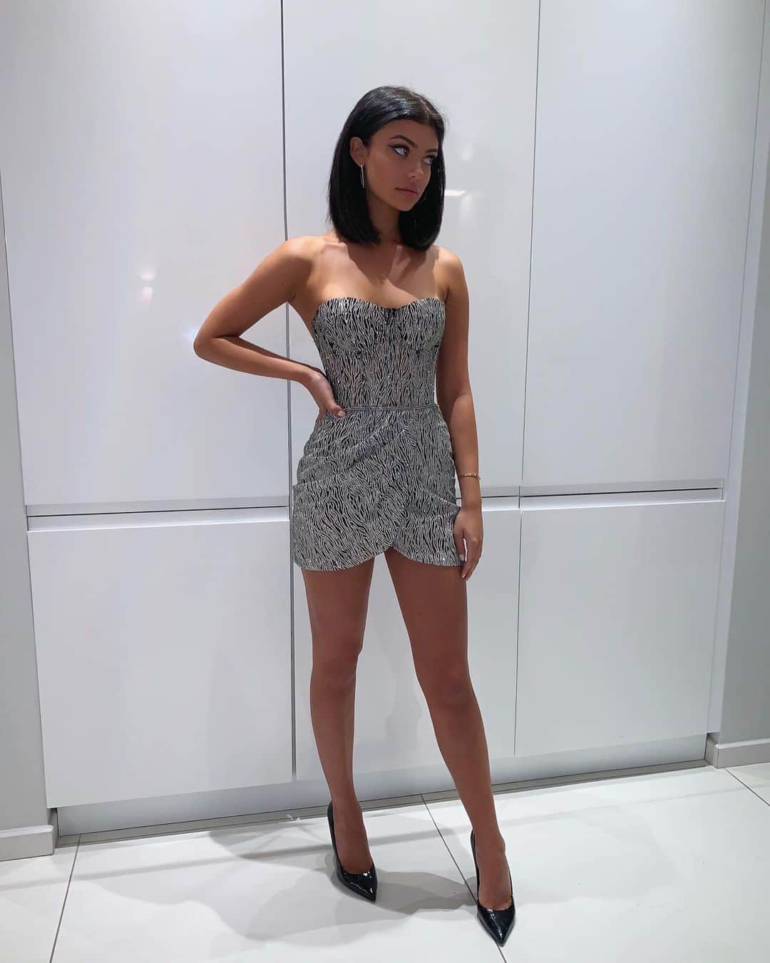 ケルシーのインスタグラム：「first night out in cannes. i swear i’m more excited than i look」