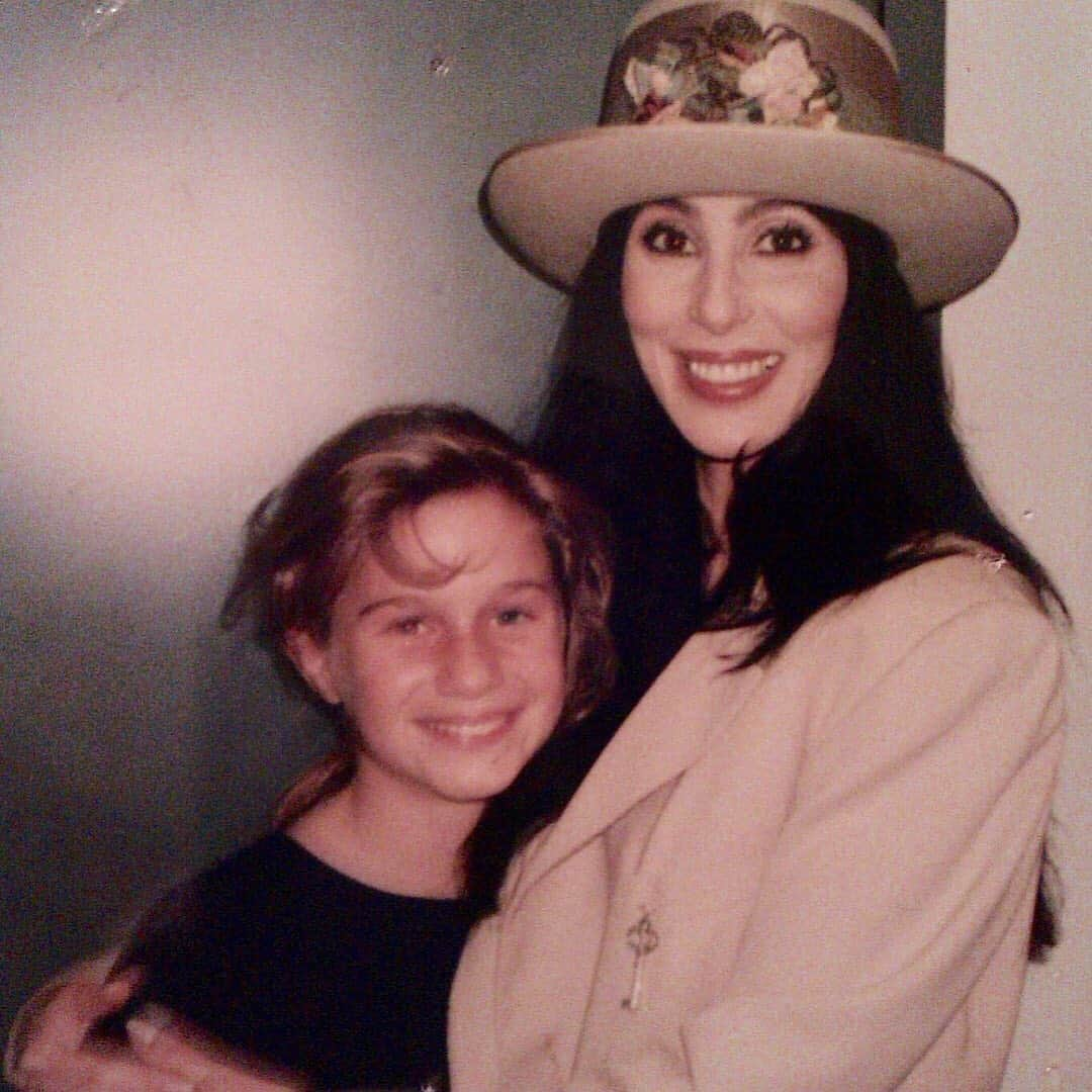 サラ・ハドソンさんのインスタグラム写真 - (サラ・ハドソンInstagram)「HAPPY BIRTHDAY CHER! 😭 I can’t believe i got to spend so much incredible time with you growing up...what a beautiful, inspiring, strong goddess of a woman you are. Thank you for being such a fucking legend...u literally bring me to tears😭💕🙌🏼 @cher」5月21日 6時38分 - sarahhudsonxx