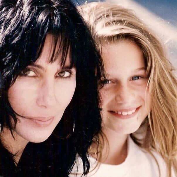 サラ・ハドソンさんのインスタグラム写真 - (サラ・ハドソンInstagram)「HAPPY BIRTHDAY CHER! 😭 I can’t believe i got to spend so much incredible time with you growing up...what a beautiful, inspiring, strong goddess of a woman you are. Thank you for being such a fucking legend...u literally bring me to tears😭💕🙌🏼 @cher」5月21日 6時38分 - sarahhudsonxx