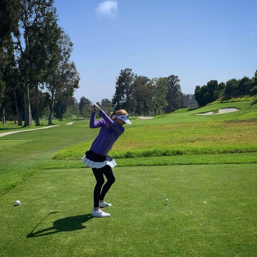 アンナ・ローソンのインスタグラム：「🌤🏌🏼‍♀️」