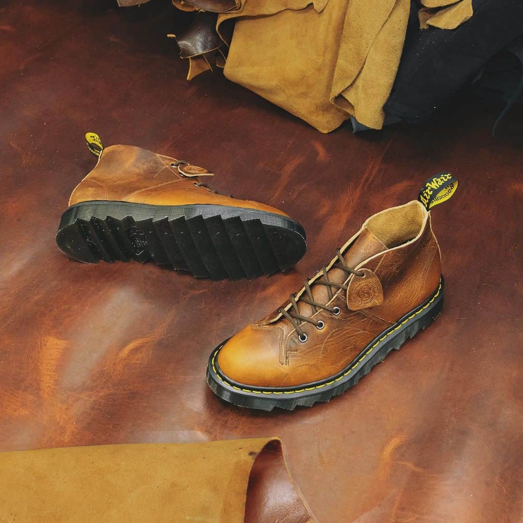 ドクターマーチンさんのインスタグラム写真 - (ドクターマーチンInstagram)「｢MADE IN ENGLAND(メイド イン イングランド)｣は、創業当時と同じイギリス・ノーザンプトンの工場で熟練の職人の手により生み出された英国製のコレクション。選りすぐりの最高級な素材を使用し、伝統的な技法を用いて作られているアイテムには、ドクターマーチンの製靴に対する情熱と誇りが込められています。 #drmartens #drmartensstyle #ドクターマーチン #ドクターマーチンスタイル」5月21日 16時16分 - drmartens_japan