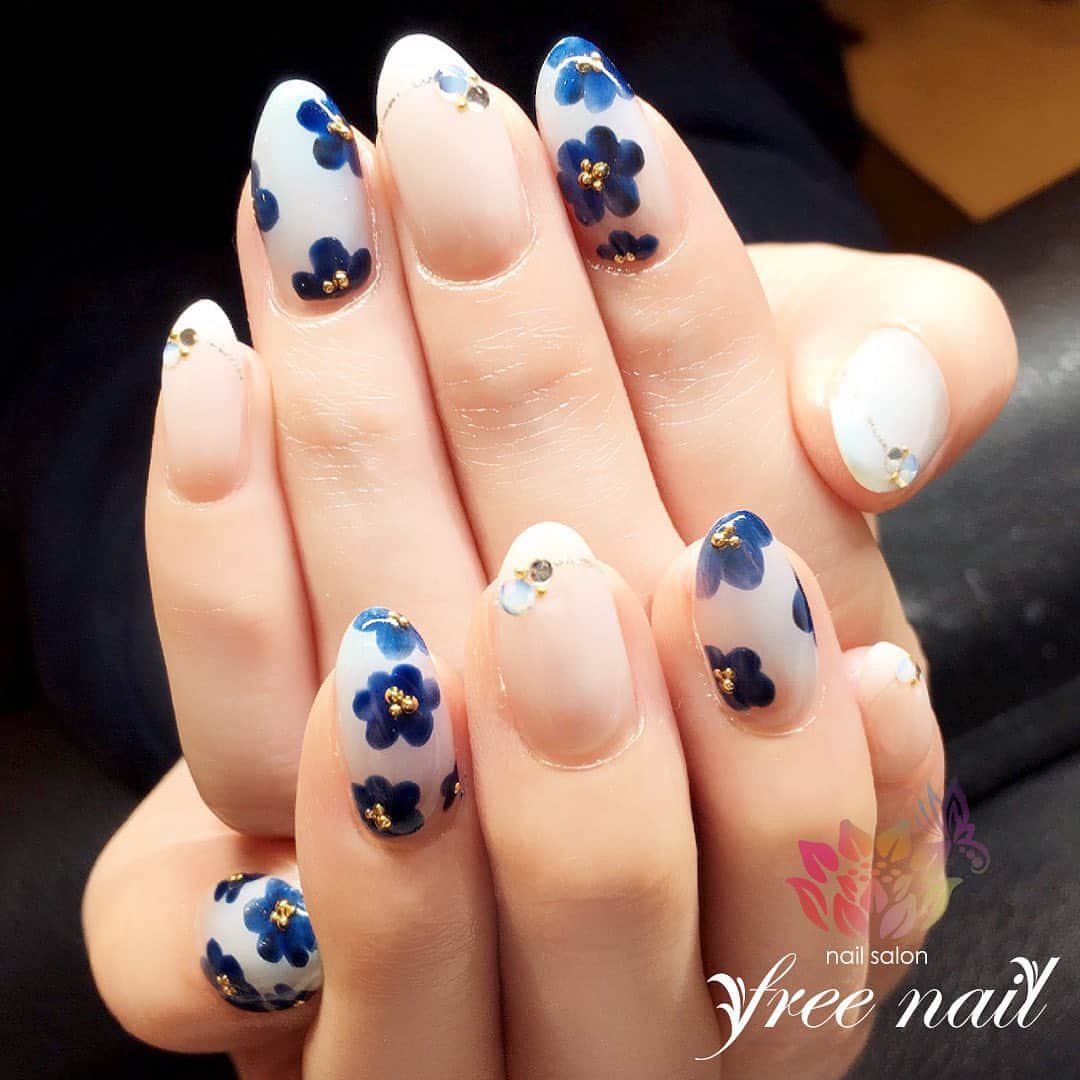 ネイルアーティストryさんのインスタグラム写真 ネイルアーティストryinstagram 初夏のフラワーネイル 涼しげカラーが爽やか ネイリスト ネイルアーティスト ネイルアート ネイルチェンジ ネイルサロン 自宅ネイルサロン 大阪ネイルサロン