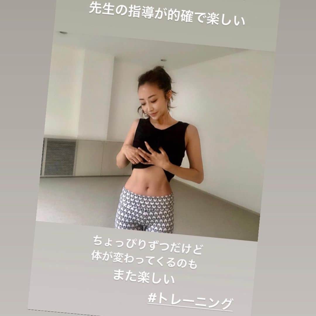 FitnessPlanner 星野由香さんのインスタグラム写真 - (FitnessPlanner 星野由香Instagram)「@megumi_kanzaki さんのトレーニング✨ 呼吸から伝えて、関節の可動域や背骨をたっぷり動かせることを確認してから、しなやかな身体をつくるためにインナーマッスルへのアプローチを行います。 姿勢が変わって身体のラインが綺麗になっているのは、普段の努力があるからですねっ✨ ヘルシーなタンパク質のチョイスをしたり、お野菜を積極的にとること。  身体のために、できることを長い目で目標を立てて楽しみましょう😊✨ たくさんのDMやお問い合わせを ありがとうございます✨ もしお返しできていない方がいれば再度、アクションお願いします^ ^  #パーソナルトレーナー #pilates #女性 #しなやかな身体 #丸み #先ずは基礎から #トレーニング #働くママ #body」5月21日 16時36分 - yuka.hoshino222