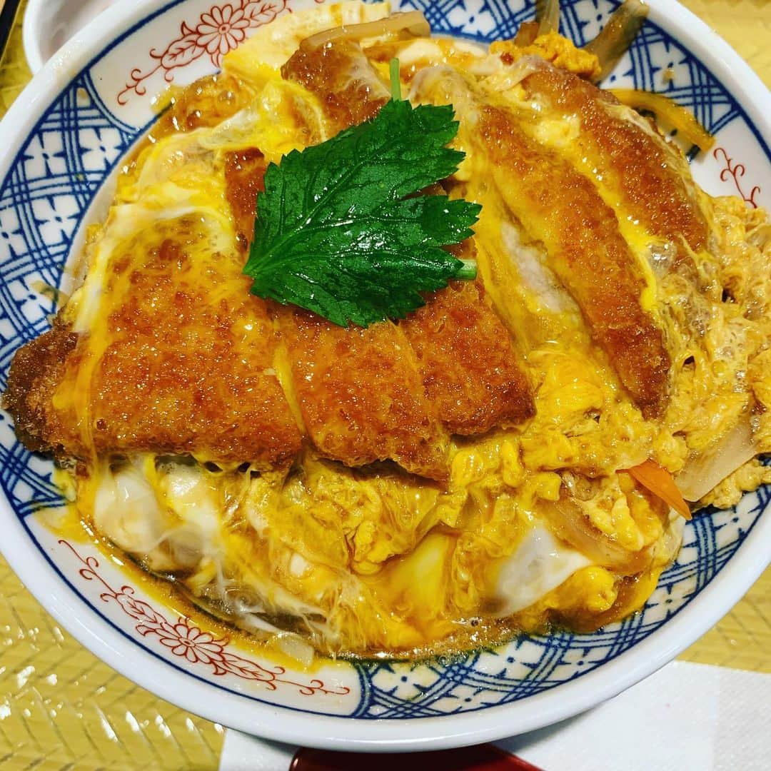 川原豪介さんのインスタグラム写真 - (川原豪介Instagram)「今日の丼‼️金から亭のカツ丼‼️ぬんっ‼️ #丼 #丼すたぐらむ #ブルーリバー」5月21日 16時45分 - blueriver_kawa