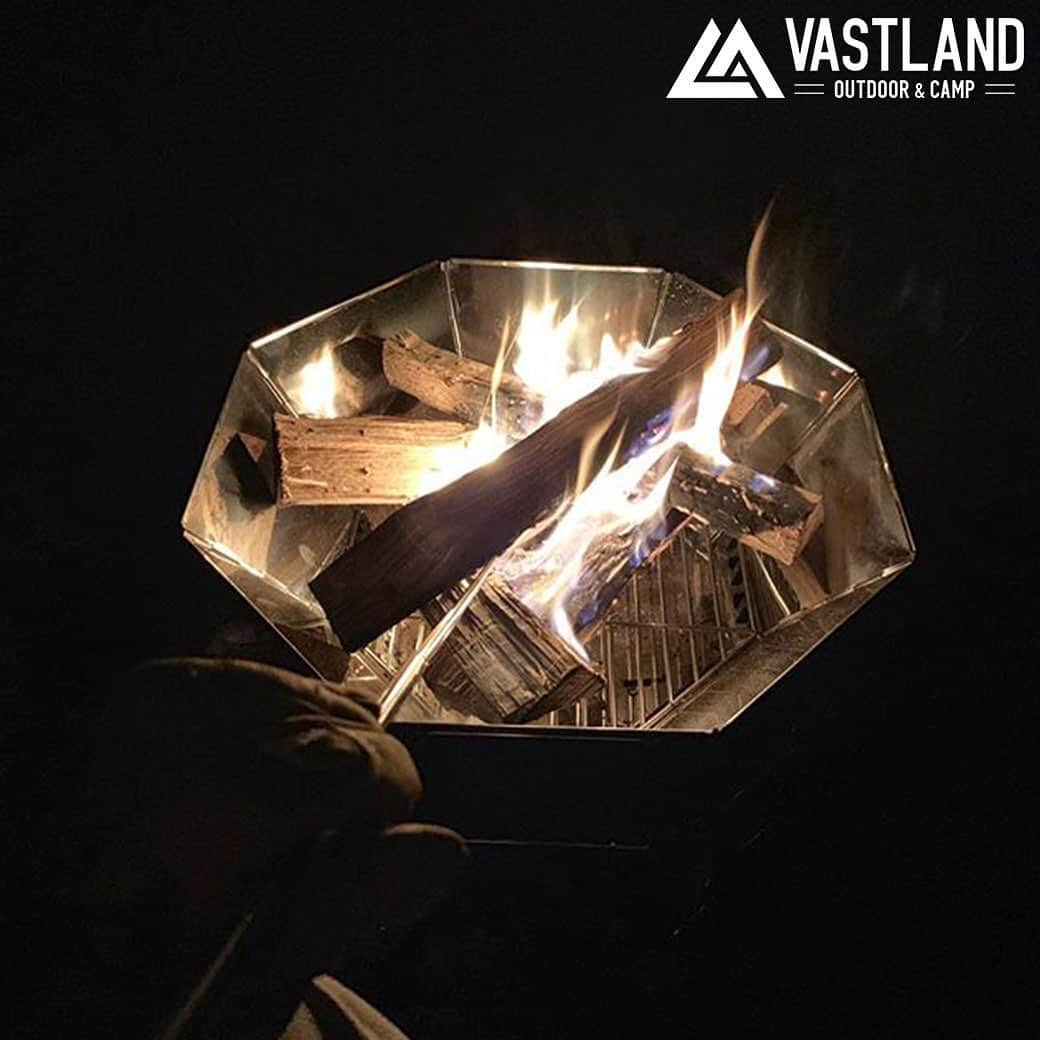 VASTLANDさんのインスタグラム写真 - (VASTLANDInstagram)「【VASTLAND×REPOST】 . .. VASTLANDのカタログのようなリビングスペース🏕✨ . いつかVASTLAND製品のみでキャンプしてもらえるようにVASTLAND一同頑張って参ります👍 . .. Photo by  @shin218d 様 ※ @shin218d 様は【#VASTLANDアンバサダー 様】です。 . VASTLAND公式アカウントでのリポスト希望の方は【#VASTLANDリポート】を付けてVASTLAND製品をご投稿ください！ . .. ・掲載ギア・ #アウトドアワゴン #オクタゴンロ #クッカーセット #火吹き棒 . .. ▲▽掲載ギアはプロフィールのリンク（ @vastland.jp )もしくは、画像をタップしてチェック！▽▲ . .. #VASTLAND #ヴァストランド #キャンプ #camp #キャンプ好きな人と繋がりたい #キャンプギア #キャンプ道具 #キャンプ用品 #ソロキャンプ #デイキャンプ #ファミリーキャンプ #ファミキャン #グルキャン #ソロキャン #オートキャンプ #キャンプ女子 #キャンパー #キャンプ好き #キャンプしたい #⛺ #🏕 #アウトドア #outdoor」5月21日 17時05分 - vastland.jp