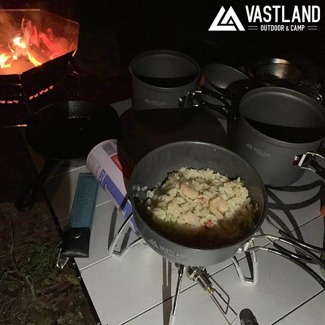 VASTLANDさんのインスタグラム写真 - (VASTLANDInstagram)「【VASTLAND×REPOST】 . .. VASTLANDのカタログのようなリビングスペース🏕✨ . いつかVASTLAND製品のみでキャンプしてもらえるようにVASTLAND一同頑張って参ります👍 . .. Photo by  @shin218d 様 ※ @shin218d 様は【#VASTLANDアンバサダー 様】です。 . VASTLAND公式アカウントでのリポスト希望の方は【#VASTLANDリポート】を付けてVASTLAND製品をご投稿ください！ . .. ・掲載ギア・ #アウトドアワゴン #オクタゴンロ #クッカーセット #火吹き棒 . .. ▲▽掲載ギアはプロフィールのリンク（ @vastland.jp )もしくは、画像をタップしてチェック！▽▲ . .. #VASTLAND #ヴァストランド #キャンプ #camp #キャンプ好きな人と繋がりたい #キャンプギア #キャンプ道具 #キャンプ用品 #ソロキャンプ #デイキャンプ #ファミリーキャンプ #ファミキャン #グルキャン #ソロキャン #オートキャンプ #キャンプ女子 #キャンパー #キャンプ好き #キャンプしたい #⛺ #🏕 #アウトドア #outdoor」5月21日 17時05分 - vastland.jp