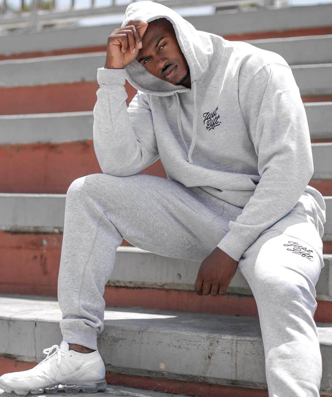 Simeon Pandaさんのインスタグラム写真 - (Simeon PandaInstagram)「Gotta have the whole fit. @justliftofficial Script Tracksuit in Grey is now available at JUSTLIFT.COM // Worldwide Shipping world 🌎⁣⁣ ⁣⁣ #justlift #justliftofficial #mensfashion #fashion #sportswear #TeamJustlift」5月21日 17時19分 - simeonpanda