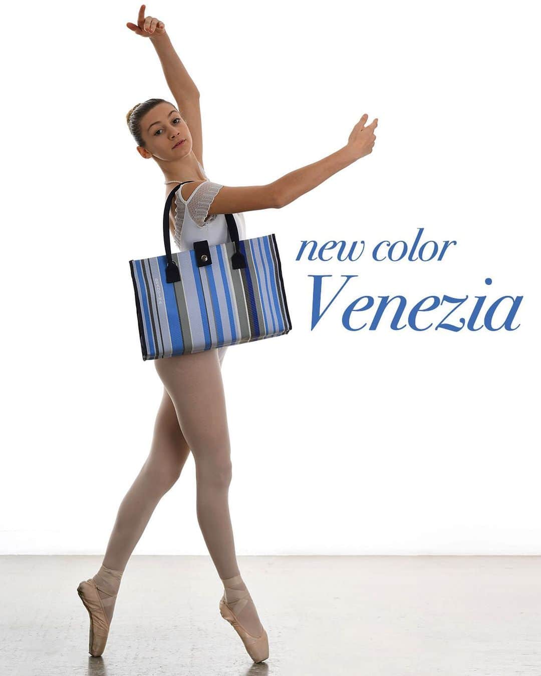 のインスタグラム：「New color Venezia! Disponibile online e in bottega - #brandinatheoriginal #brandina #venezia #colors #stripes #blue #fashiongirl #shoppingonline #spring2019 #bagoftheday #shoppingtime #shoppingbag #murano #fashionblogger #fashionitaly #color #bag #bags #photooftheday」