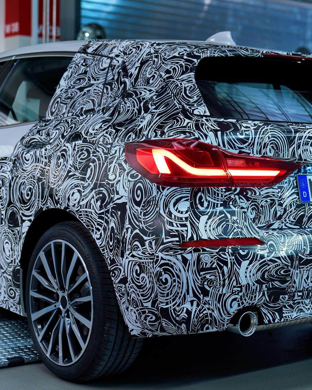 BMW Japanさんのインスタグラム写真 - (BMW JapanInstagram)「. BMWの新たなデザイン言語が、姿を現す。 . “THE 1”、まもなくアンベール。 . #BMW #BMWJapan #駆けぬける歓び #THE1 #1シリーズ #BMWWorld #BMWPost #BMWgram #BMWlovers #BMWlife #BMWlove #BMWforlife #BMWcar」5月21日 17時22分 - bmwjapan
