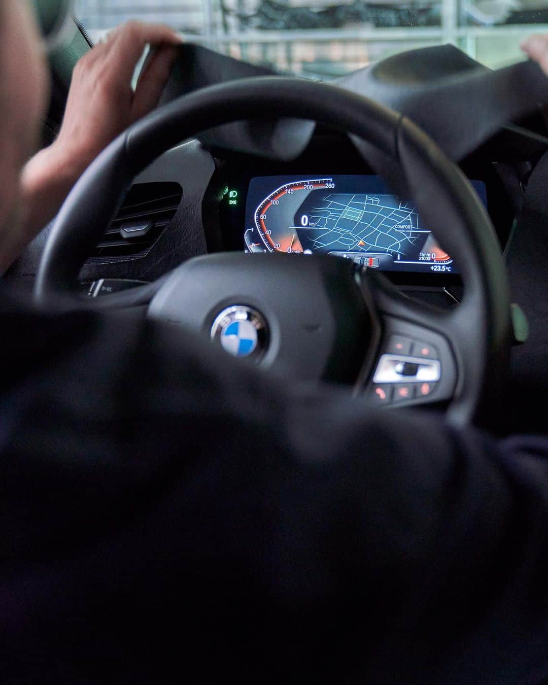 BMW Japanさんのインスタグラム写真 - (BMW JapanInstagram)「. BMWの新たなデザイン言語が、姿を現す。 . “THE 1”、まもなくアンベール。 . #BMW #BMWJapan #駆けぬける歓び #THE1 #1シリーズ #BMWWorld #BMWPost #BMWgram #BMWlovers #BMWlife #BMWlove #BMWforlife #BMWcar」5月21日 17時22分 - bmwjapan