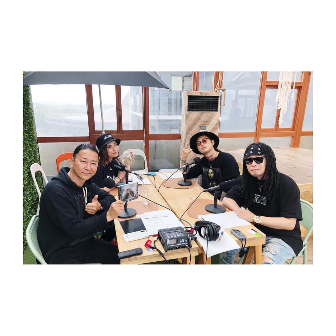 のインスタグラム：「今日はDIABLOとふくしまFMの収録 放送は6月1日、6月8日の2回です 19時から  番組名：SENYO presents Radiobox BARBON 放送局：ふくしまFM 放送時間：毎週土曜日19時00分～19時30分 放送内容：郡山市の飲食店「BEER BAR BON」と「株式会社SENYO」がスポンサードする番組で、 毎回ゲスト様とともに音楽、お酒、グルメについてトークする番組です。  番組パーソナリティ：DJ DRAGON 番組アシスタント：Licana、ITSUKA」