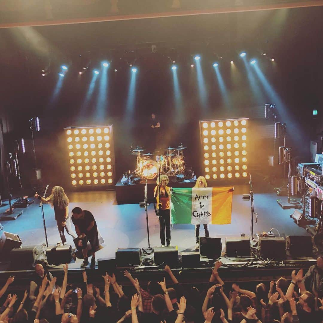 コリン・オドナヒューさんのインスタグラム写真 - (コリン・オドナヒューInstagram)「@aliceinchains!! Unbelievable gig!! #Aliceinchains」5月21日 8時48分 - colinodonoghue1