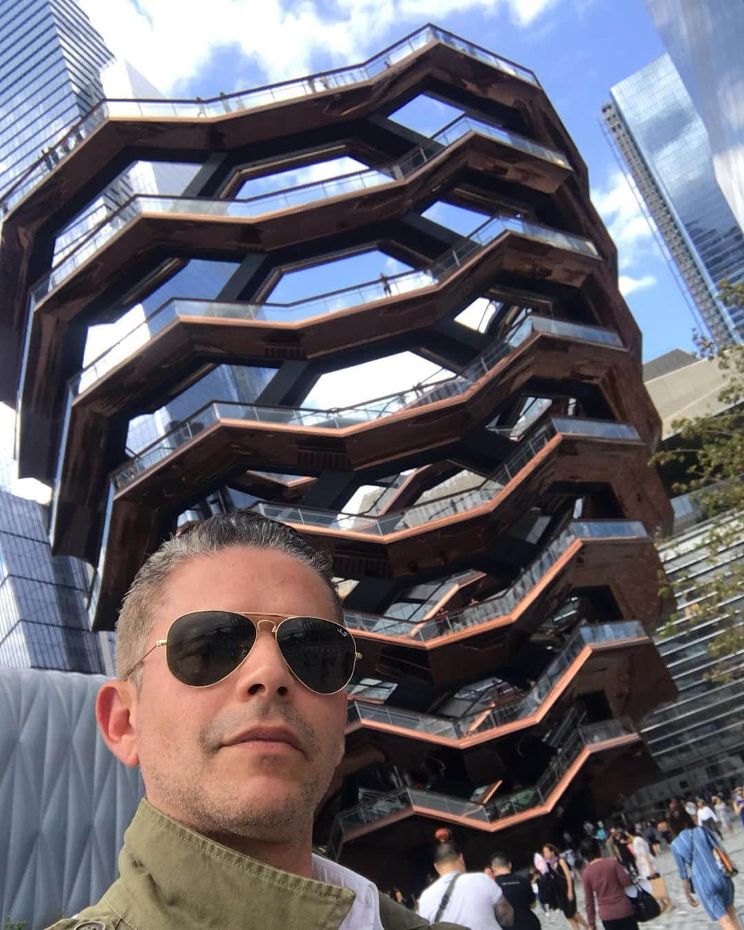 Rodner Figueroaさんのインスタグラム写真 - (Rodner FigueroaInstagram)「The Vessel at Hudson Yards!!! Thomas Heatherwick designed structure!!! #rodnerfigueroa #hudsonyards #thevessel #thevesselnyc #architecture」5月21日 8時53分 - rodnerfigueroa