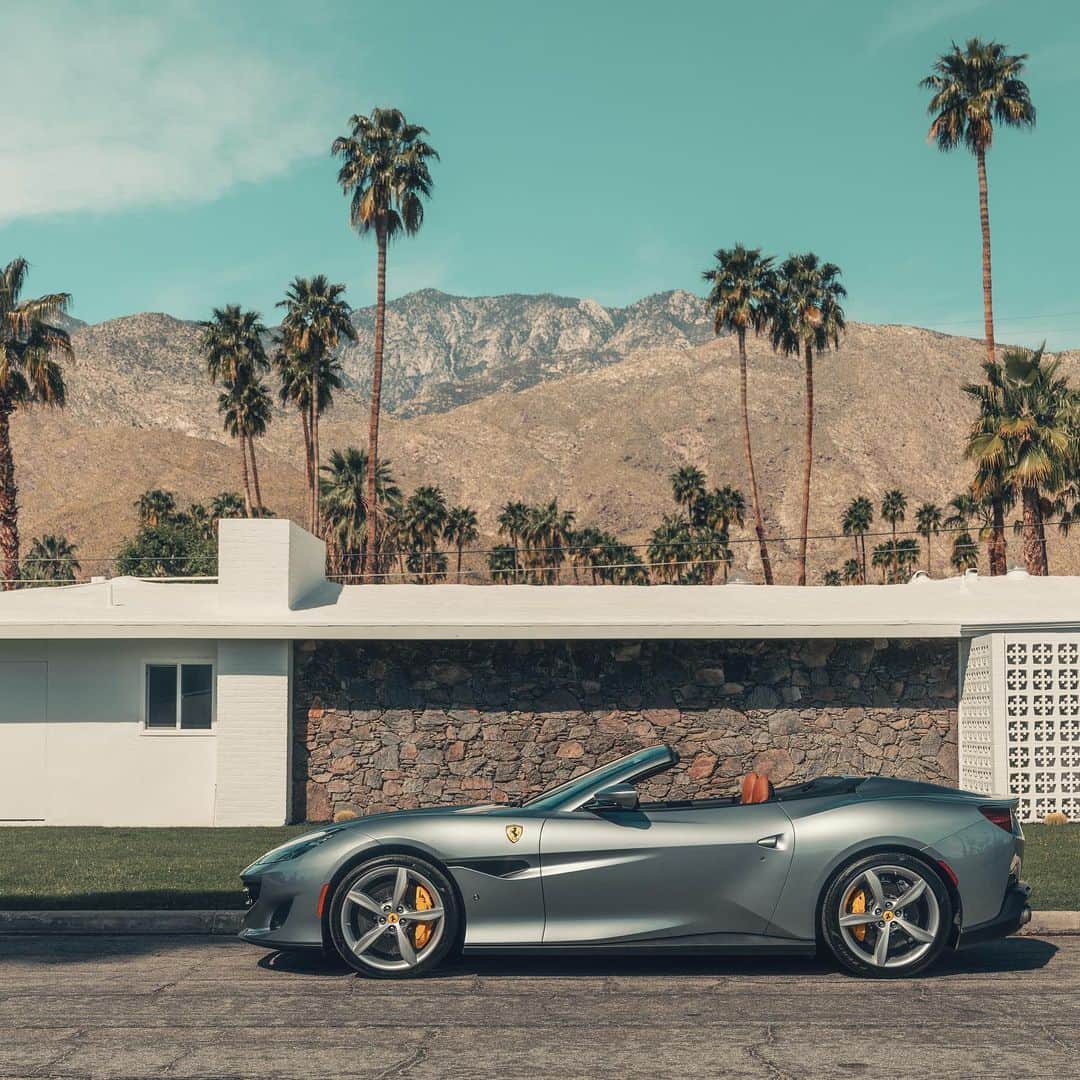 Ferrari USAさんのインスタグラム写真 - (Ferrari USAInstagram)「California vibes. #FerrariPortofino⁣ ⁣ #Ferrari #Droptop #Convertible #PalmSprings #PalmDesert」5月21日 9時02分 - ferrariusa