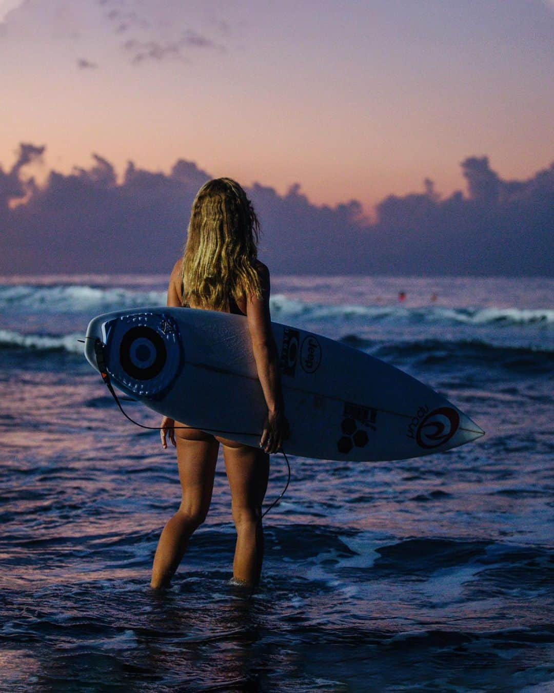 Rip Curl Australiaさんのインスタグラム写真 - (Rip Curl AustraliaInstagram)「Good luck to both @nikkivandijk and @brisahennessy, up next in the #BaliPro QTR Finals! Will it be ON today? 📷 @wsl @mattydunbar⠀⠀」5月21日 9時03分 - ripcurl_aus