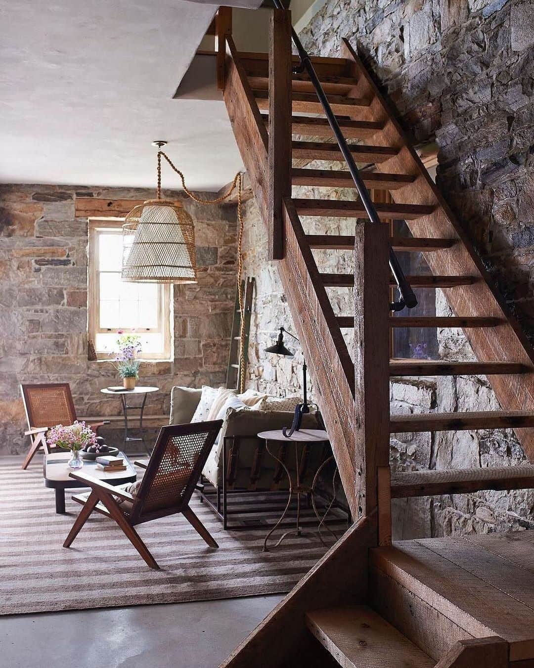 ELLE DECORさんのインスタグラム写真 - (ELLE DECORInstagram)「The perfect mix of rustic and refined. Design by @virginiatupker, photography by @vangsterama, from the ED archive.」5月21日 9時07分 - elledecor